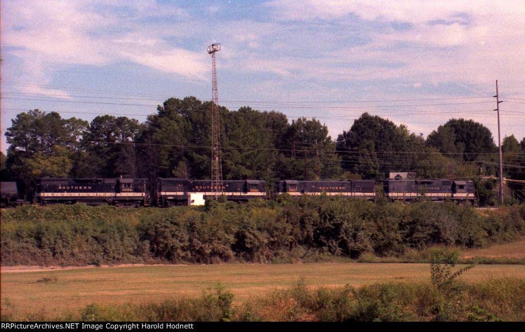 SOU 5104 leads three other units northbound